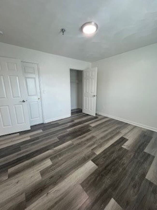 Building Photo - 105 Collegiate Ct
