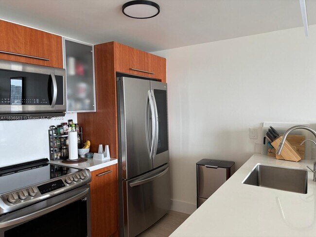 Foto del edificio - 185 SW 7th St