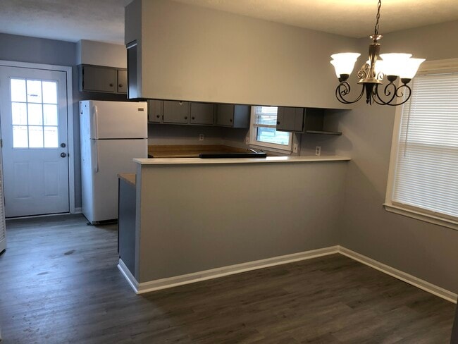 Building Photo - 2686 Woodhill Dr