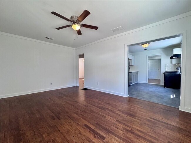 Building Photo - 2577 Eastwood Dr