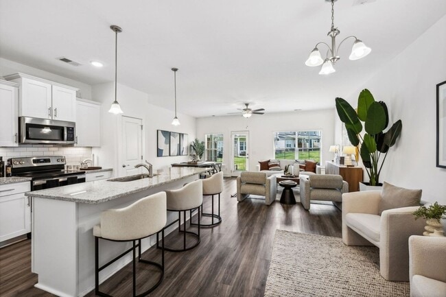 Building Photo - Charming 3BR Corner Townhome in Franklin