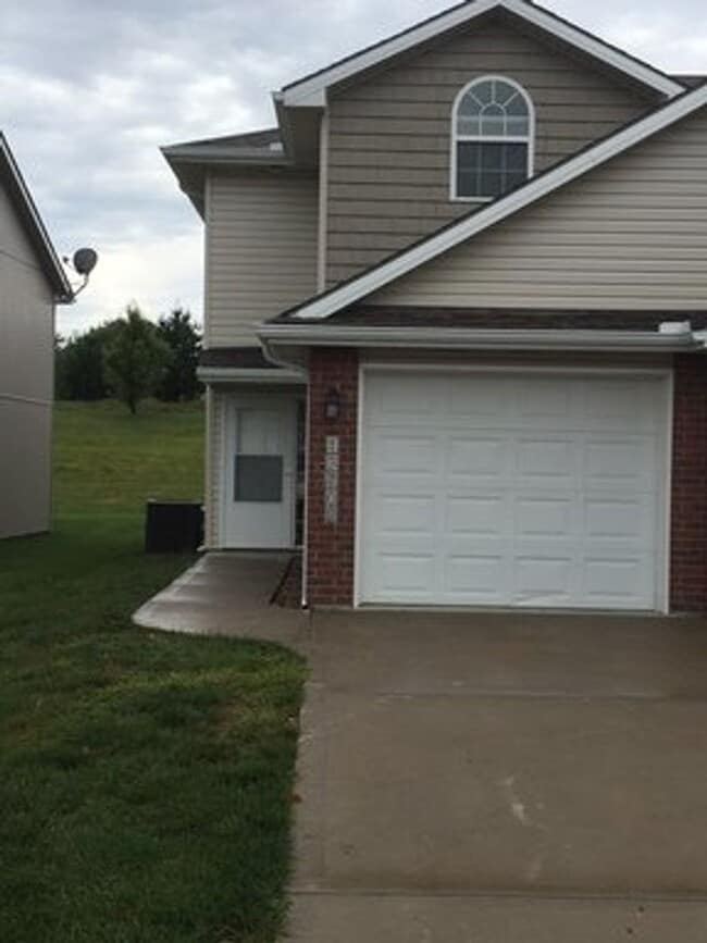 Building Photo - 13725 Post Oak Ln