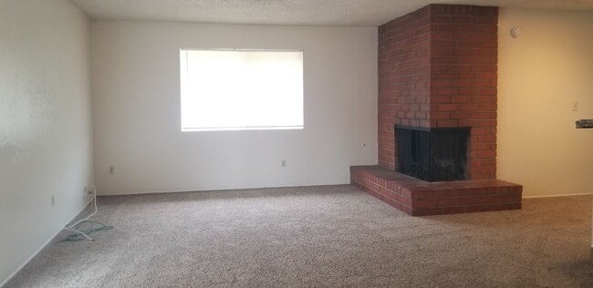 Foto del edificio - Ming Ave 1.