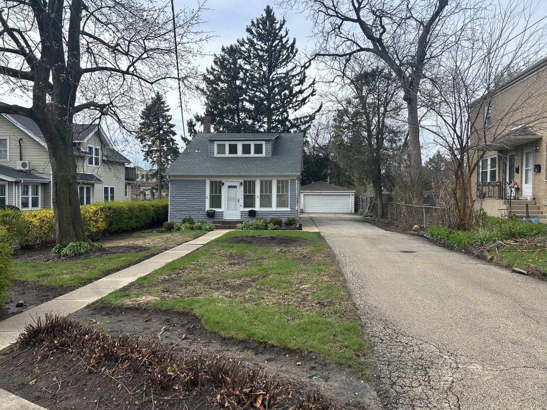 Primary Photo - 823 Deerfield Rd