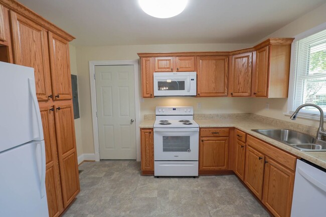 Building Photo - Available Now! - Recently Renovated 3 BED ...