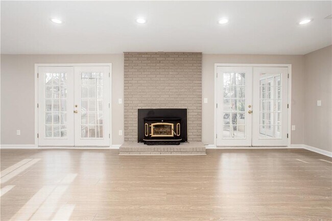 Building Photo - 5647 Queensborough Dr