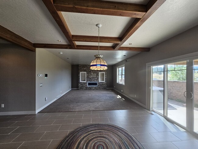 Building Photo - 5010 Jeff Dr