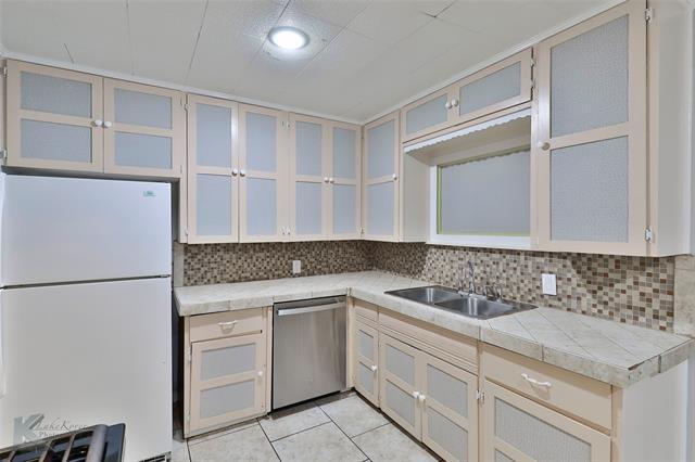 Building Photo - 726 Woodlawn Dr