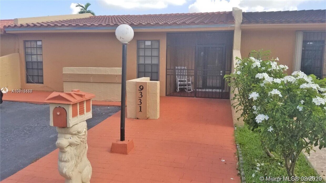 Foto principal - 9331 SW 6th Ln