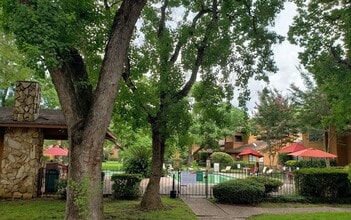 Building Photo - 3314 Eastwood Dr