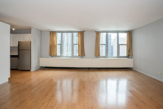 Building Photo - 400 E Randolph St