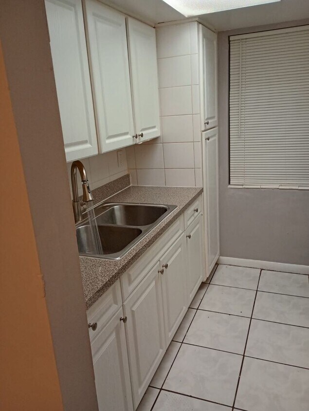 Foto principal - Spacious 1 Bedroom + Den, 1 Bathroom in No...