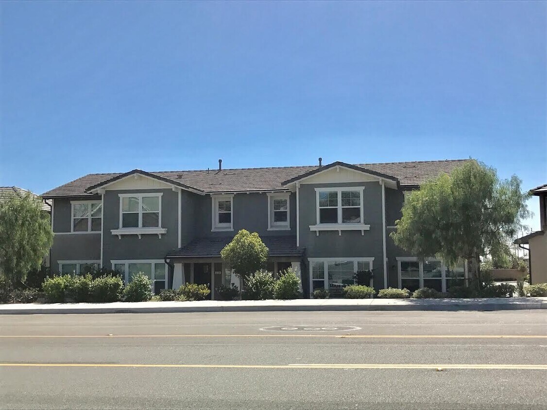 Foto principal - Yorba Linda Townhome - Brand new Anderson ...