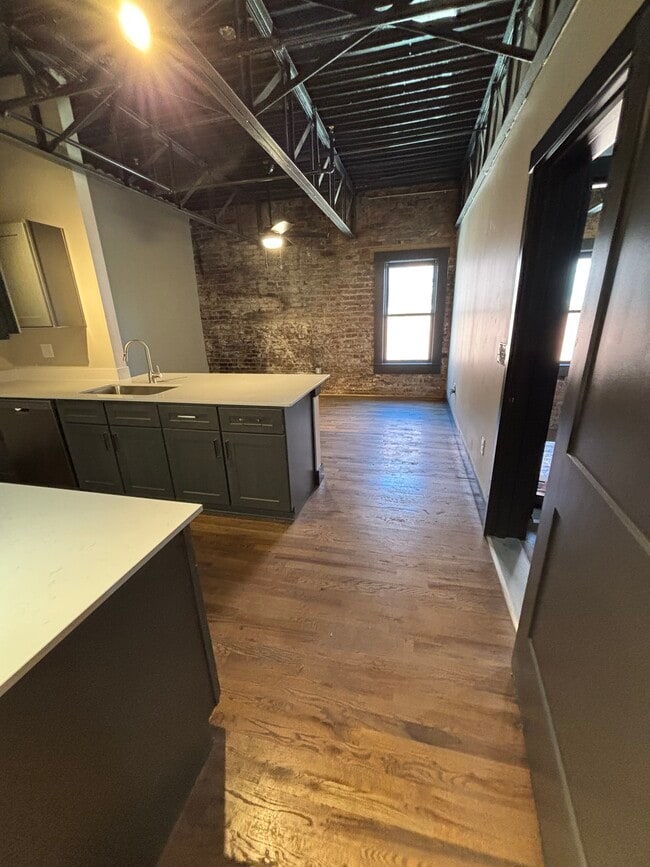 Building Photo - Modern Living Meets Historic Charm