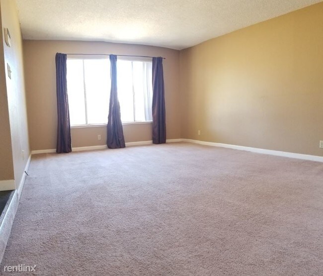 Foto del edificio - 5 br, 2 bath House - 148 Farnham Ct.