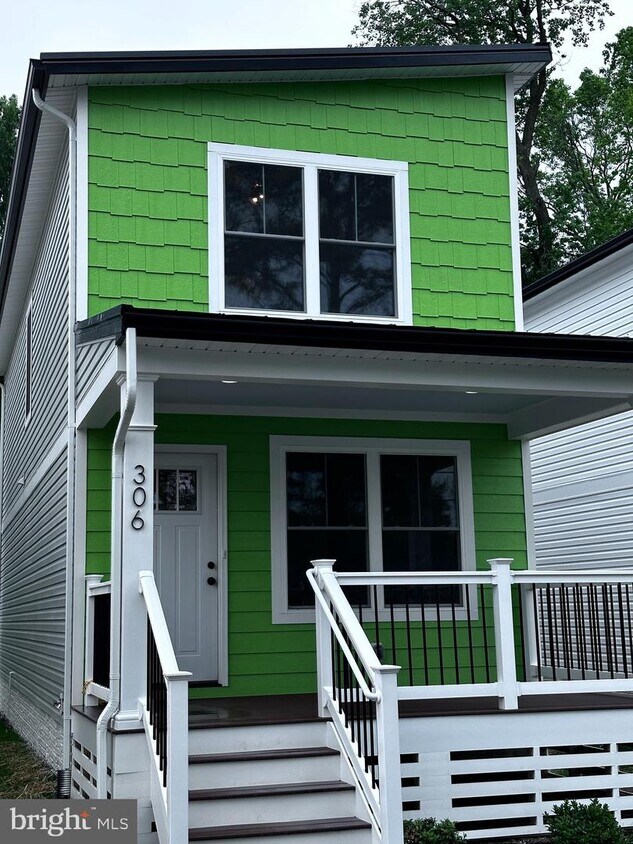 Primary Photo - 306 1st St
