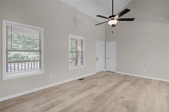 Building Photo - 135 Holly Creek Dr