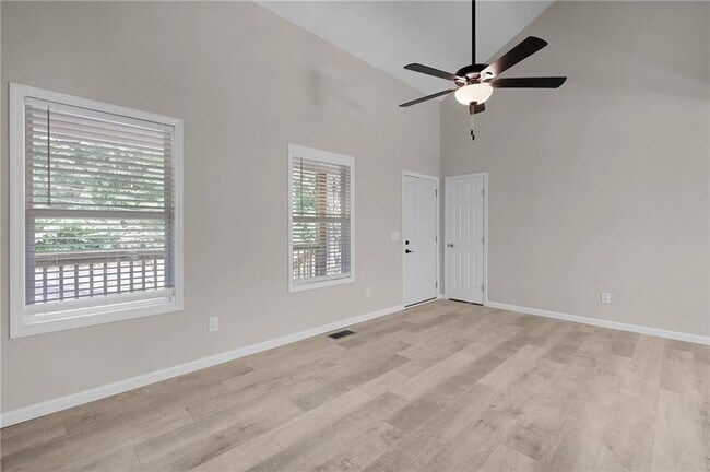 Foto del edificio - 135 Holly Creek Dr
