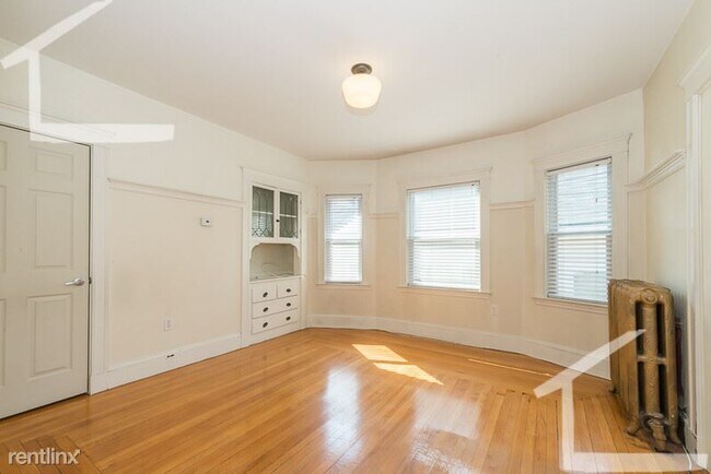 Building Photo - 4 br, 2 bath House - 31 Champney St