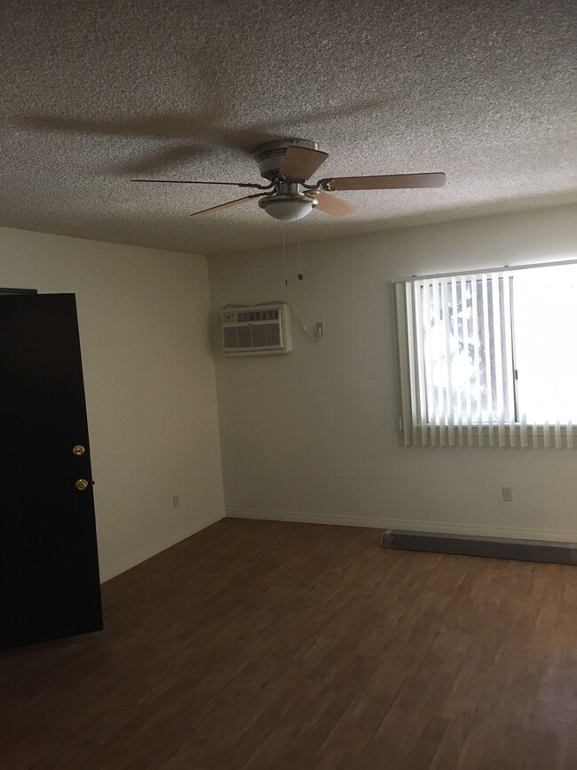 Building Photo - 14650 Saticoy St