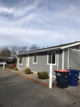 Building Photo - 584 Monroe St