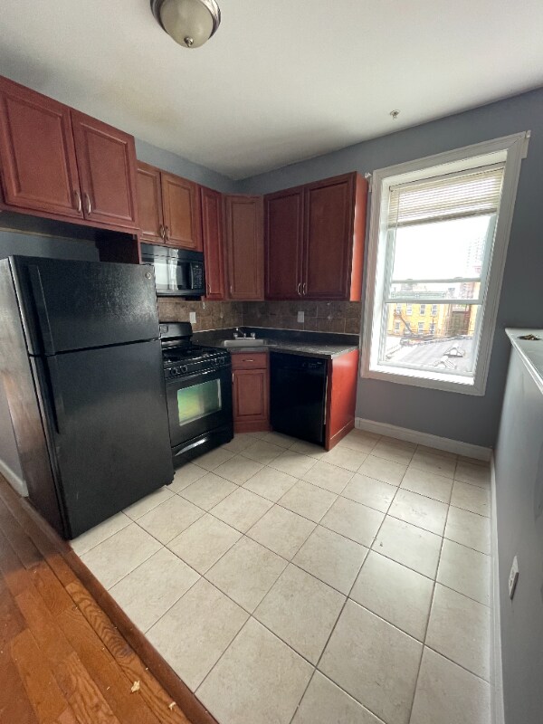 Primary Photo - 806 22nd St