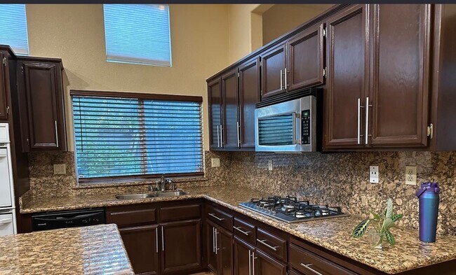 Foto del edificio - Adorable Home Available in Folsom!