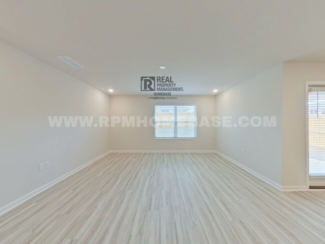 Foto del edificio - Brand-New 2024 Home with Privacy Fence, Co...