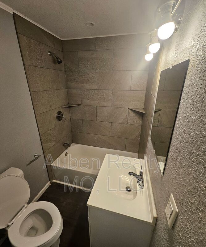 Foto del edificio - 11300 E 15th St S