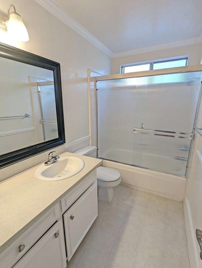 Building Photo - 1335 S Carmelina Ave