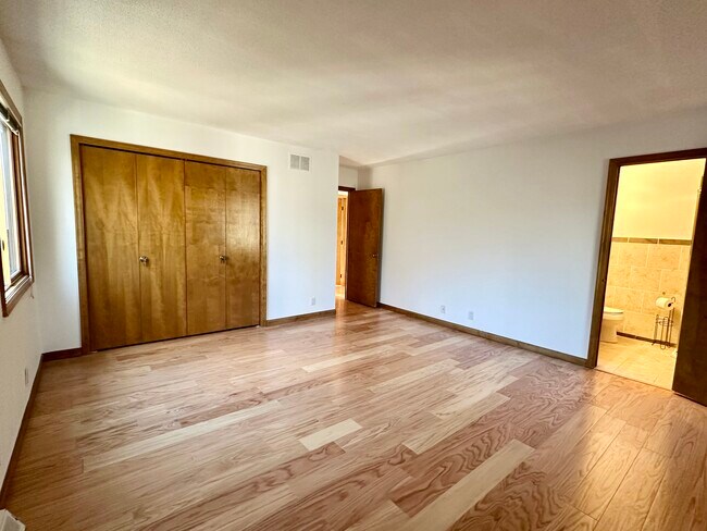 Building Photo - 7303 Glouchester Dr