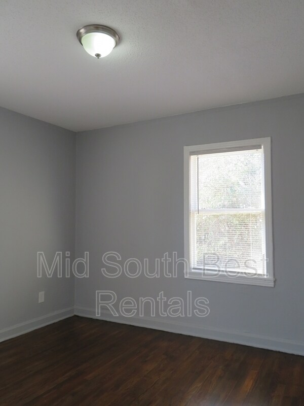 Building Photo - 1387 Kimball Ave