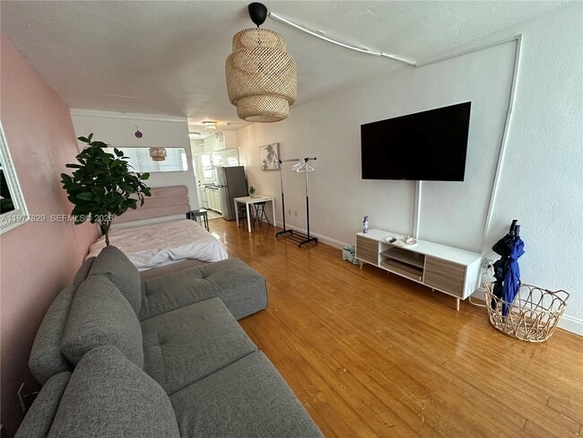 Building Photo - 300 74th St