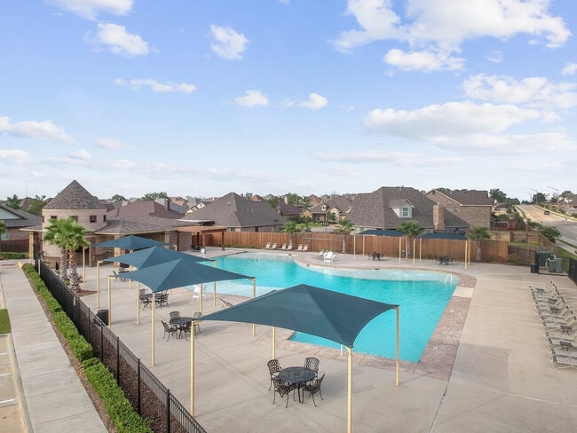 Building Photo - 2525 Kimbolton Dr