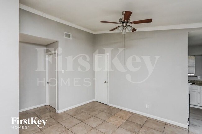 Building Photo - 6115 Flagstaff Dr