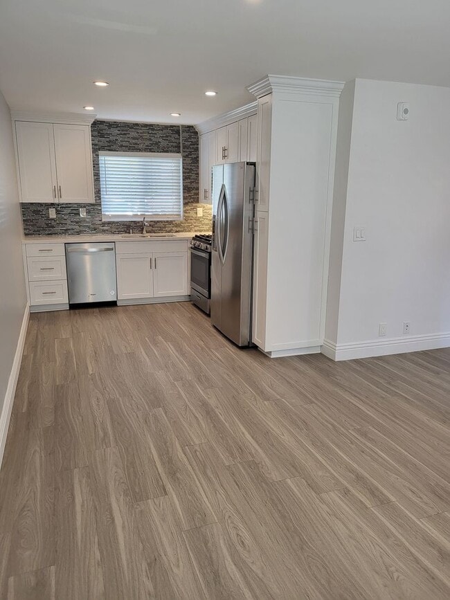 Interior Photo - 3550 Park