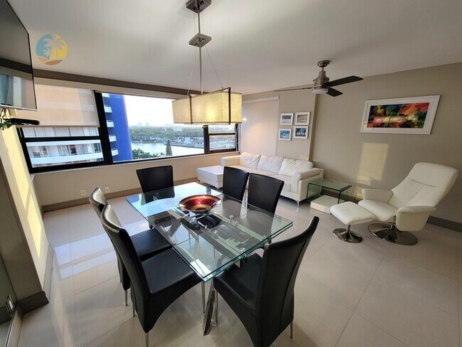 Building Photo - Alexander 1419