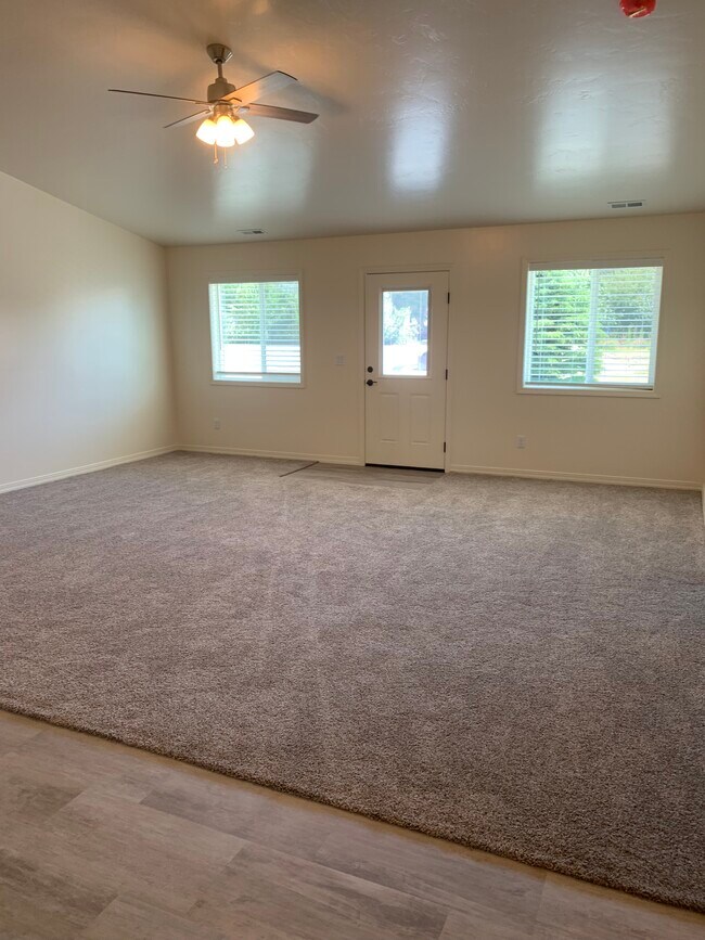 Living room - 2100 E Olympic Ave