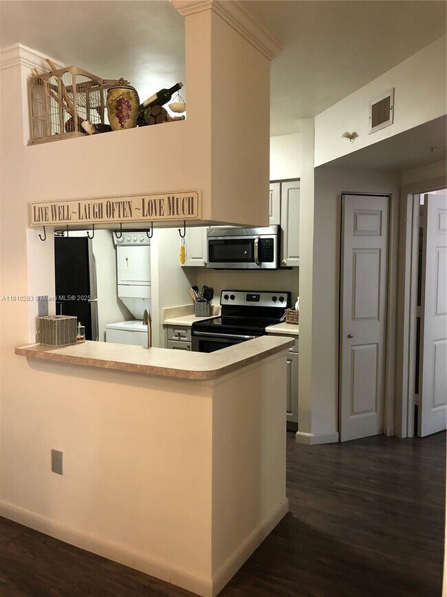 Foto del edificio - 17150 N Bay Rd