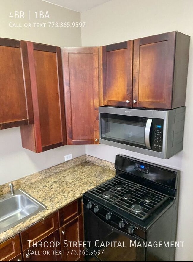 Building Photo - Spacious 3Bed 1Bath