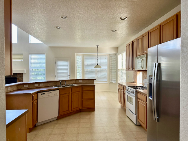 Building Photo - 1600 Naples Ln