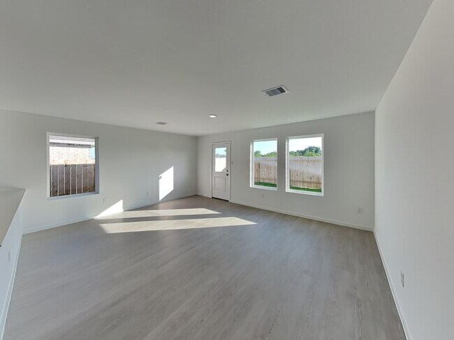 Building Photo - 425 Texas Pecan Dr