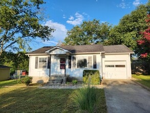 Building Photo - 1009 Hillside Dr