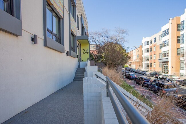 Building Photo - 2 Bed/2 Bath  Modern Condo in the Heart of Adams Morgan