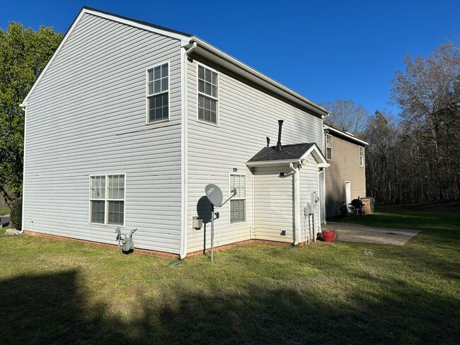 Building Photo - 1903 Chadwell Ct