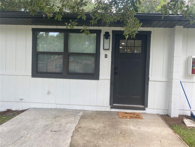 Foto del edificio - 704 Angelina Ln