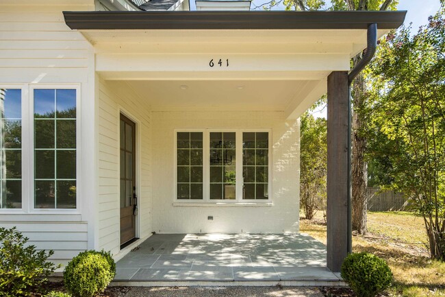 Foto del edificio - 641 Fletcher Rd