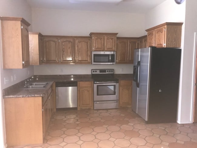 Building Photo - 702 San Angel Cir