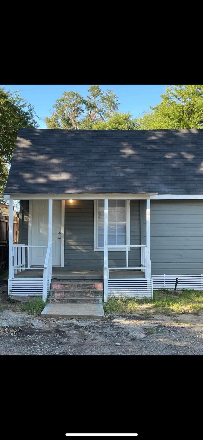 Building Photo - 507 E Buchanan Ave