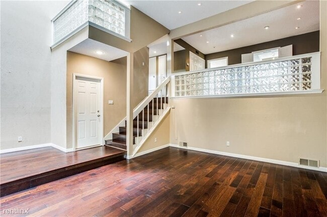 Building Photo - 2 br, 2.5 bath Townhome - 3515 Brown Stree...